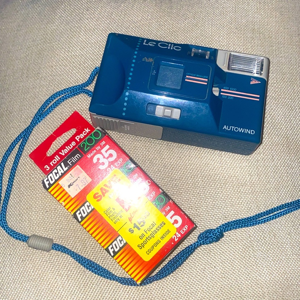 Le Clic Retro Autowind Camera + Film